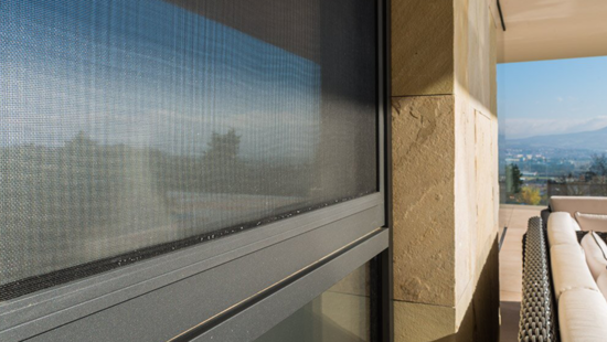 Lichtdurchlässigkeit durch Fensterinsektenschutz